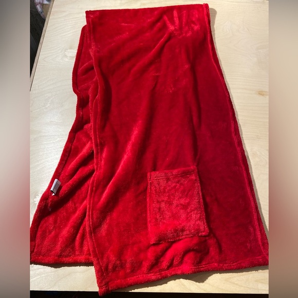 Fleece Scarf with Pockets (LE) - Picture 3 of 16